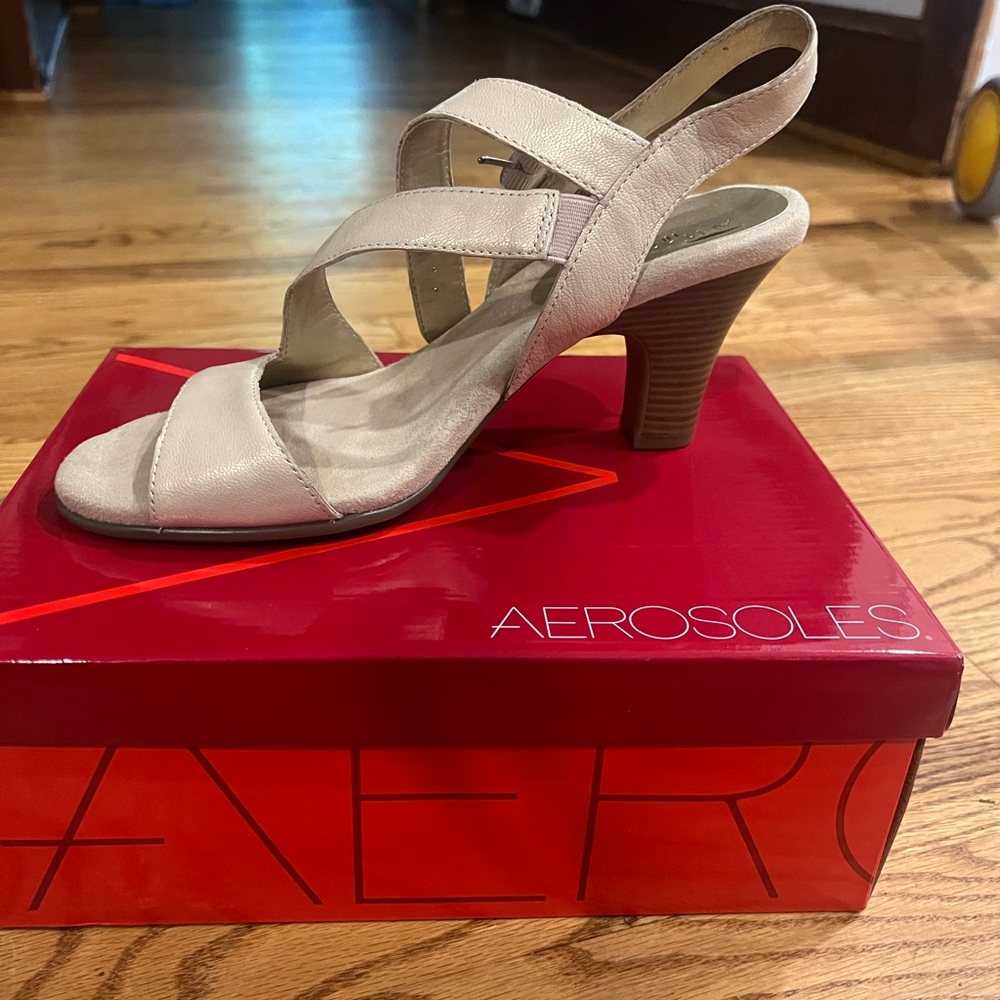 AEROSOLES Women's Tan Strappy Heels